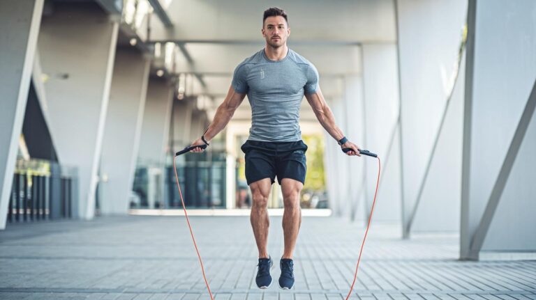2 minutes de corde à sauter par jour : "mes amis ne me croient toujours pas pour mon physique sec