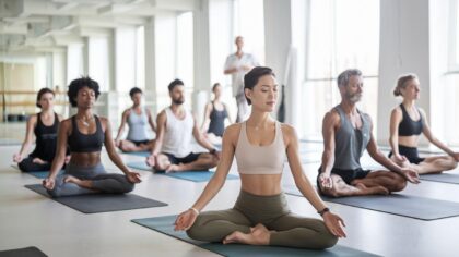 Ce prof de yoga a supprimé UN mouvement… et ses élèves progressent deux fois plus vite