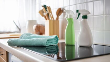 L'astuce miracle pour rendre votre plaque de cuisson comme neuve sans frotter : détails et conseils