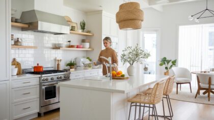 Oublier le vinaigre et la Javel : l'astuce simple pour nettoyer la graisse de la hotte aspirante sans rien faire