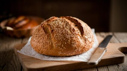 Pain aux graines maison : sans pétrir, sans stress, mie alvéolée