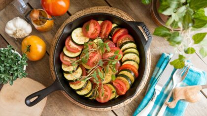 Poêlée courgettes–tomates à l’ail : 10 minutes, plein de goût